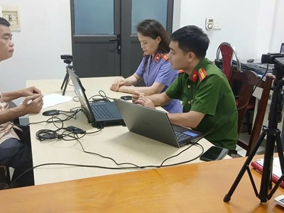 Đổ hơn 600 tấn bã bê tông ra sông, Giám đốc bị khởi tố