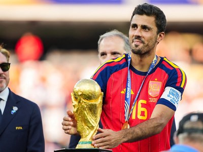 Tin chuyển nhượng 24.7: Real Madrid bám Rodri, Liverpool rộng cửa chiêu mộ Barcola