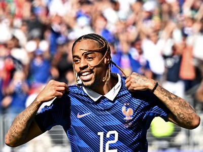 Tin chuyển nhượng 28.7: Liverpool tiếp cận Barcola, Man City theo đuổi Mbaye