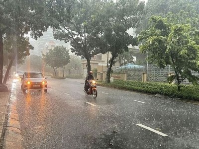 Thời tiết hôm nay 4.8: Hà Nội và nhiều tỉnh Bắc Bộ có mưa lớn