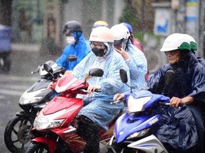 Thời tiết hôm nay 14.8: Hà Nội hạ nhiệt nhờ cơn mưa rào cuối ngày