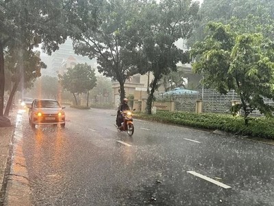 Thời tiết hôm nay 15.8: Bắc Bộ mưa dông, Trung Bộ nắng nóng