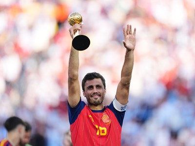 Tin chuyển nhượng 16.8: Barca bế tắc trong cuộc đàm phán Rodri