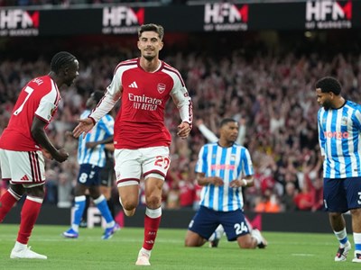 Arsenal thị uy sức mạnh ngày ra quân Ngoại hạng Anh