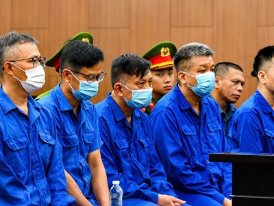 Cựu Thứ trưởng Nguyễn Bá Hoan lĩnh 12 năm tù, nộp và bị thu giữ 20,8 tỉ đồng
