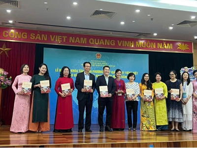 NXBGDVN tiếp tục đồng hành cùng giáo viên người Việt Nam ở nước ngoài trong hành trình giữ gìn và lan tỏa tiếng Việt