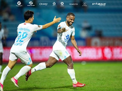 Nam Định bùng nổ, HAGL trắng tay tại Thiên Trường