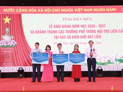 Những tủ sách mở lối ước mơ cho học sinh vùng biên