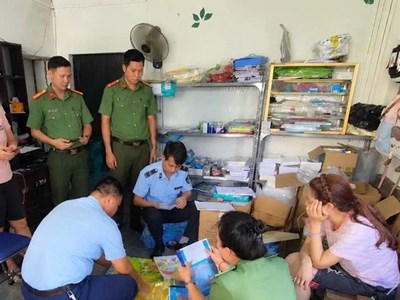 Phát hiện quán photocopy in sách giáo khoa để bán