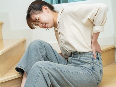 Mãn kinh khiến xương dễ giòn gãy: Bác sỹ bày cách “gõ xương 1 phút” đánh thức tế bào tạo xương