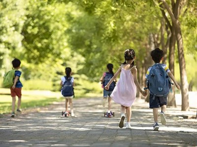 Trẻ em ngày nay ngày càng thông minh, nhưng cũng ngày càng giống “cây giá đỗ” mỏng manh