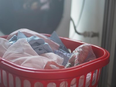 Chậu quần áo bẩn của cả nhà vào ngày ở cữ thứ 12 và câu chuyện về đối thoại trong gia đình