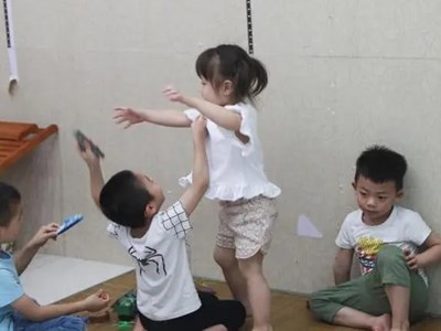 Con thông minh kiểu này thì bố mẹ nên cẩn thận hơn là vui mừng