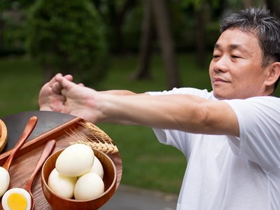 Người trung niên dễ té ngã vì teo cơ, chuyên gia khuyên ăn 5 thực phẩm phục hồi cơ bắp