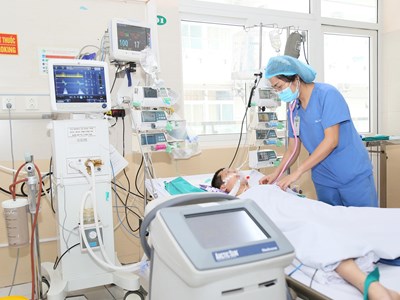 Bé trai 12 tuổi ngừng tim do đuối nước được cứu sống kì diệu
