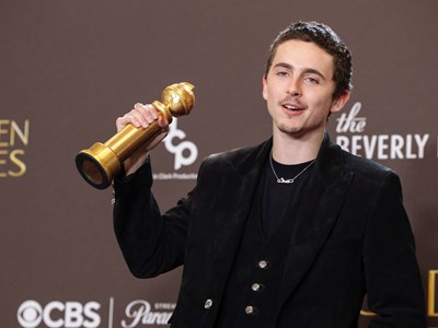 Màn trình diễn thời trang mãn nhãn trên thảm đỏ Quả cầu vàng 2026