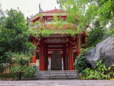 Tên vị tiến sĩ biến mất khỏi bia đá