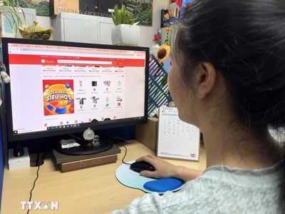 Người Việt “chốt đơn” online, chuộng hàng nội