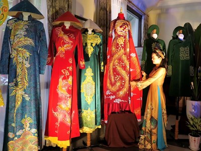 Sắc thắm trên mọi miền Tổ quốc