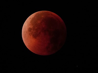 Tối nay Việt Nam đón “trăng máu“