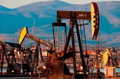 Giá dầu thế giới vượt 100USD