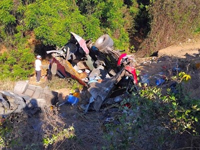 Xe khách lao xuống vực ở Lâm Đồng, 4 người thiệt mạng