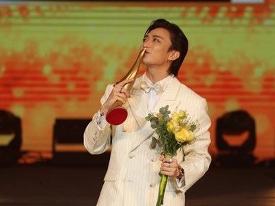 Soobin chia sẻ “áp lực” khi lập hat-trick tại giải Cống hiến