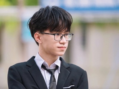 Thủ khoa “cú đúp” Toán - Lý: Hành trình bền bỉ của chàng trai xứ Nghệ