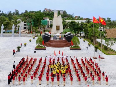 Đoàn tàu không số: Từ Bến K15 đến bản hùng ca thống nhất non sông
