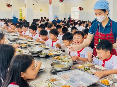 Công khai bữa ăn học đường, siết chặt an toàn thực phẩm trước năm học mới