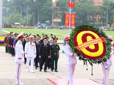 Lãnh đạo thành phố Hải Phòng vào Lăng viếng Chủ tịch Hồ Chí Minh