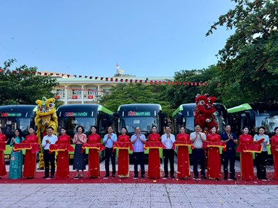 Quảng Ninh tiên phong đưa đón học sinh miễn phí bằng xe buýt