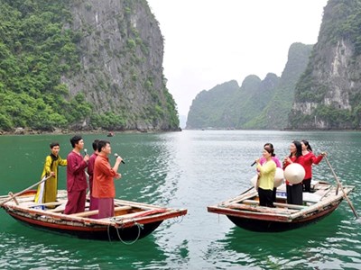 Hát giao duyên - nét văn hóa đặc sắc tại làng chài Cửa Vạn trên Vịnh Hạ Long