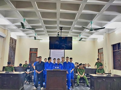 Tuyên phạt sơ thẩm 8 bị cáo về tội mua bán, tổ chức, sử dụng trái phép chất ma tuý
