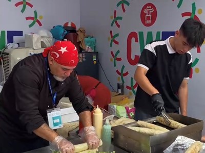 Ngày thứ 3 Lễ hội Văn hóa thế giới tại Hà Nội: Nhộn nhịp không khí lễ hội đa sắc màu