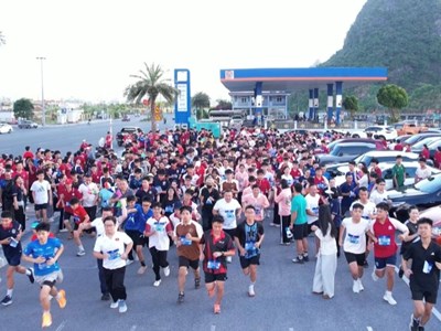 Quảng Ninh: Gần 2.000 cha mẹ, học sinh cùng tham gia Ngày hội Gia đình Lê Thánh Tông