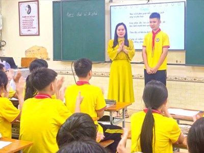Hải Phòng: Một nam sinh lớp 8 nhặt được ví tiền chủ động giao nộp công an