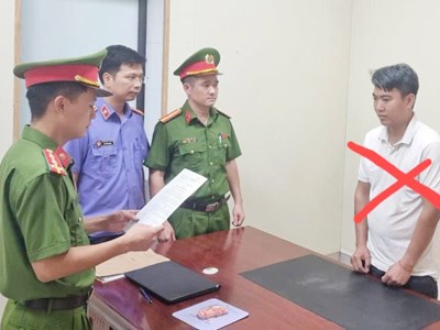 Khởi tố đối tượng lạng lách, chống đối cảnh sát giao thông