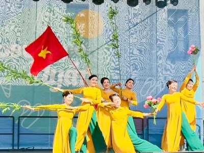  Tôn vinh bản sắc văn hóa dân tộc