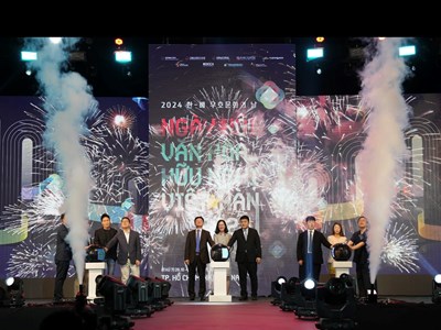   Thắt chặt tình hữu nghị qua sắc màu văn hóa