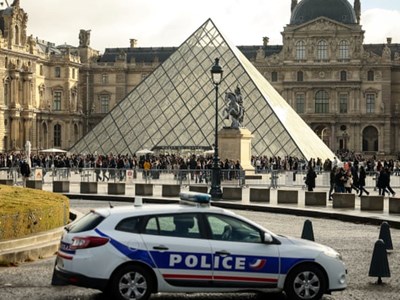 Hai nghi phạm đã bị bắt sau vụ trộm tại bảo tàng Louvre