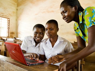  Phụ nữ và trẻ em gái đối mặt hiểm họa gia tăng