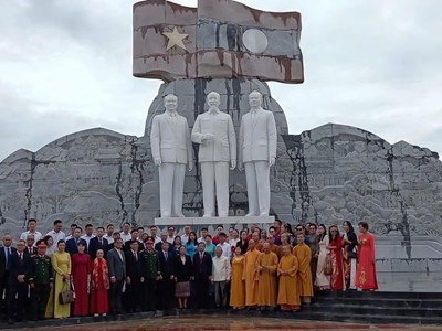 Lan tỏa tư tưởng Hồ Chí Minh trong cộng đồng người Việt Nam tại Lào