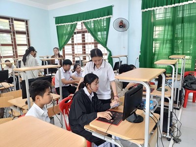 Tập huấn giáo dục STEM Robotics cho giáo viên, học sinh tại Lào