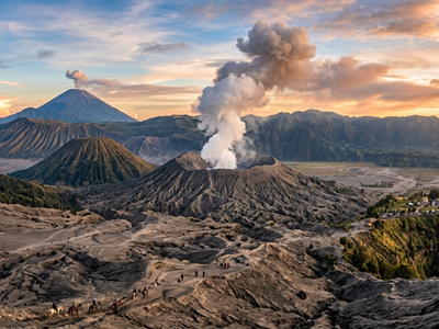Indonesia mở lại 5 sân bay sau sự cố tro núi lửa Anak Krakatau