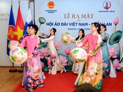 Gìn giữ hồn Việt trên đất Phần Lan qua tà áo dài truyền thống