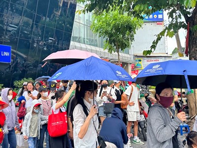 Càng về chiều người dân càng đổ về đông nghẹt các tuyến phố xem tổng hợp luyện