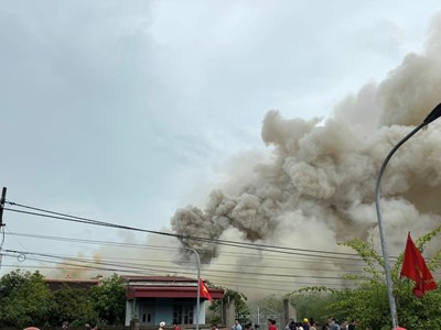 Ninh Bình: Cháy cơ sở sản xuất chiếu cói