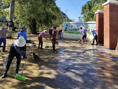 Vượt khó sau lũ lụt cho ngày tựu trường