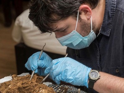 Bộ xương 12.000 năm tuổi đặt tại chùa Bái Đính